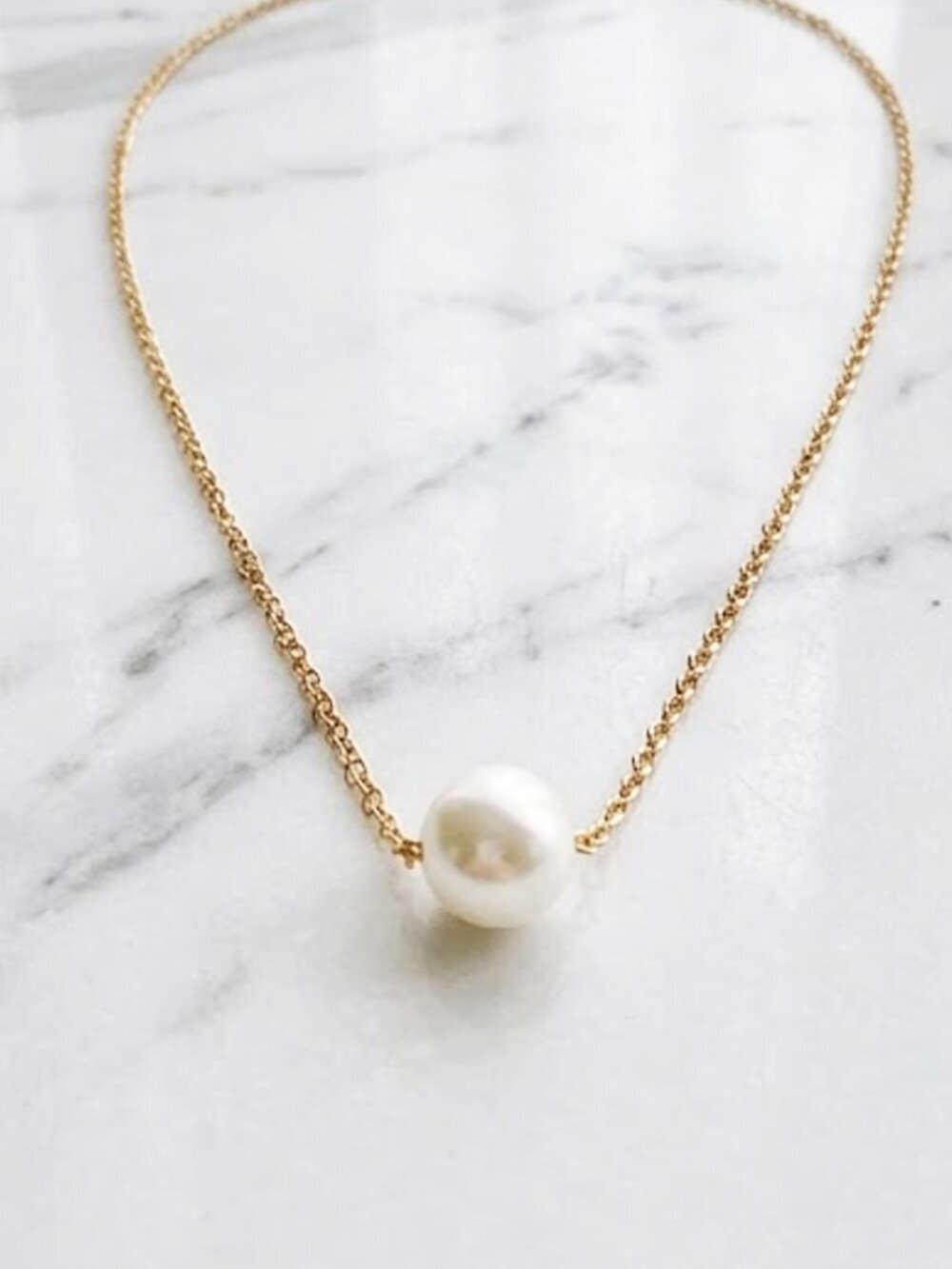 Simplistic Fashion Pearl Necklace